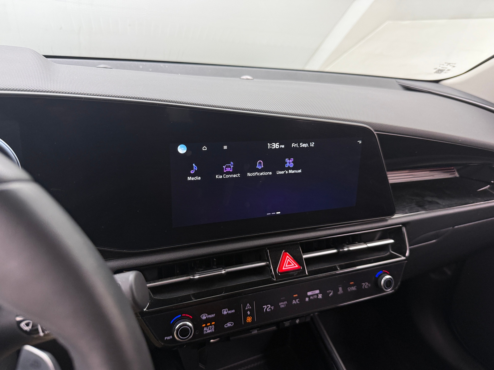 Thumbnail: 2024 Kia Niro - 3