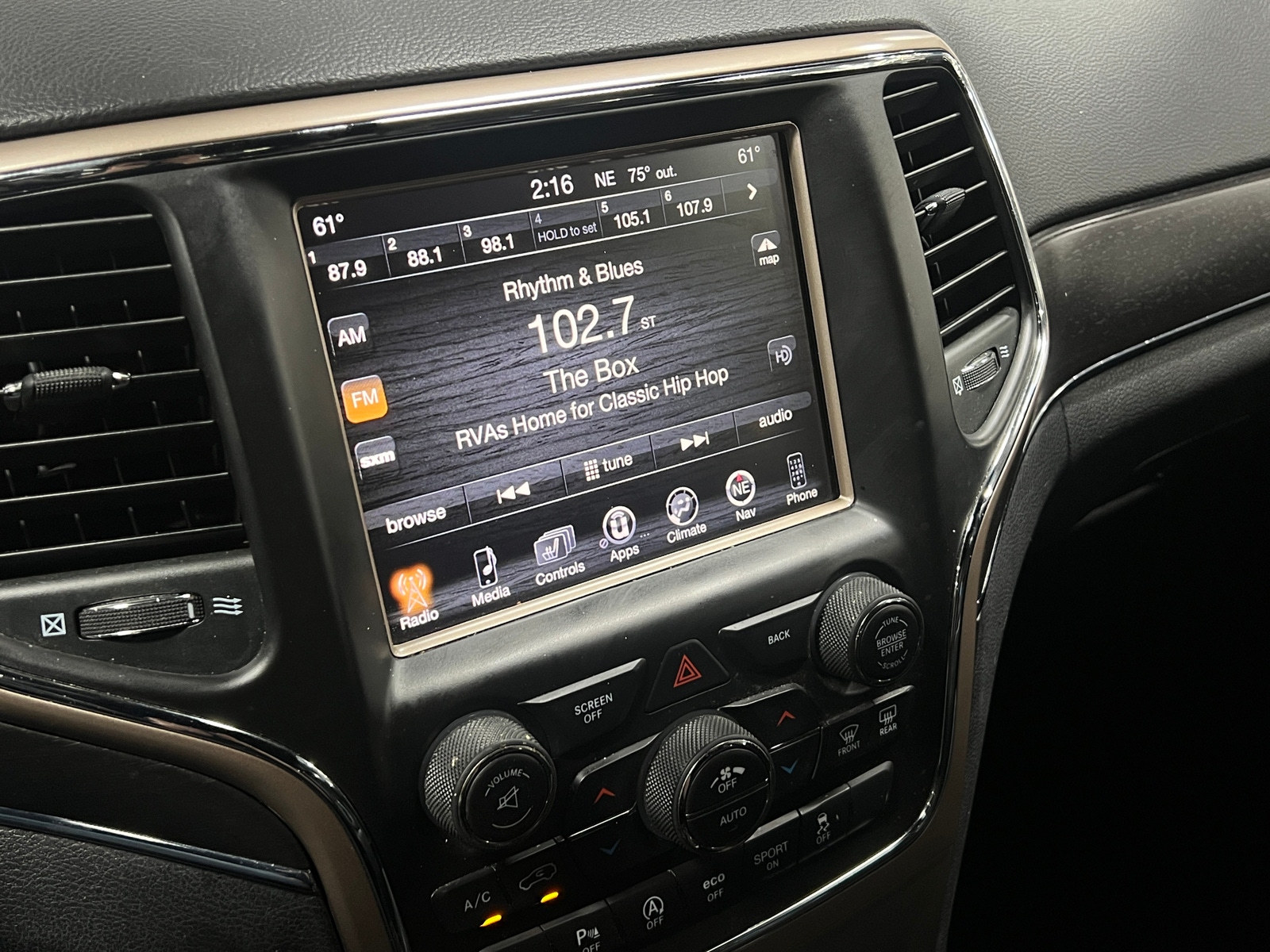 Thumbnail: 2016 Jeep Grand Cherokee - 3