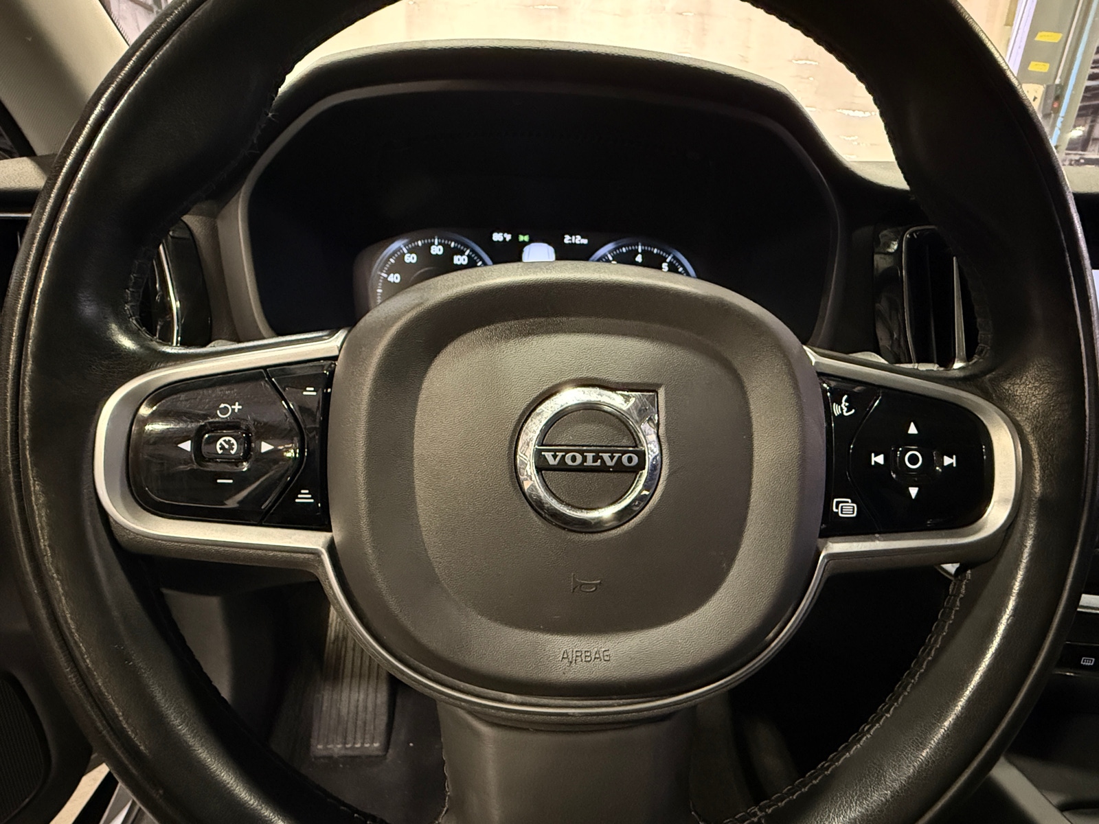 Thumbnail: 2020 Volvo V60 - 4