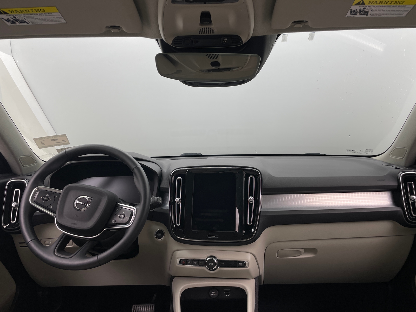 Thumbnail: 2022 Volvo XC40 - 2