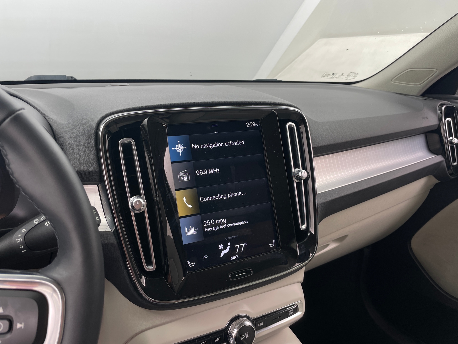 Thumbnail: 2022 Volvo XC40 - 3