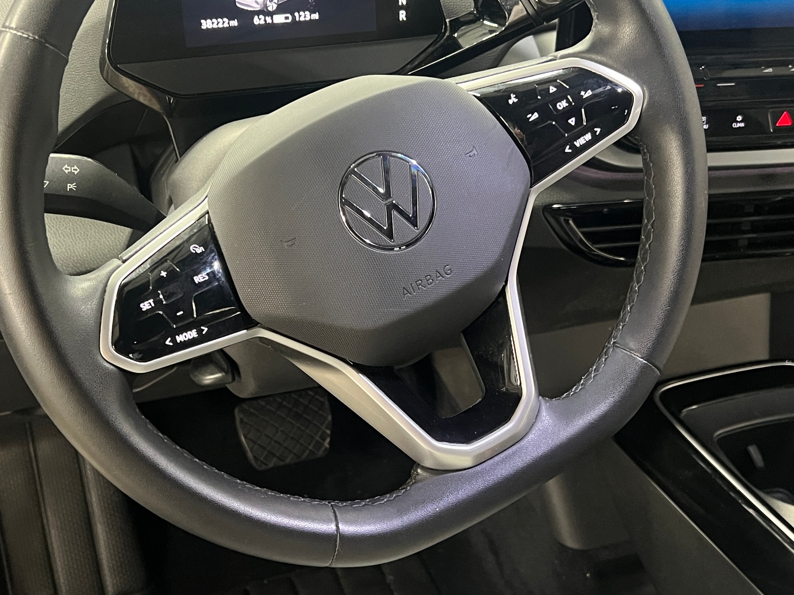 Thumbnail: 2023 Volkswagen ID.4 - 5