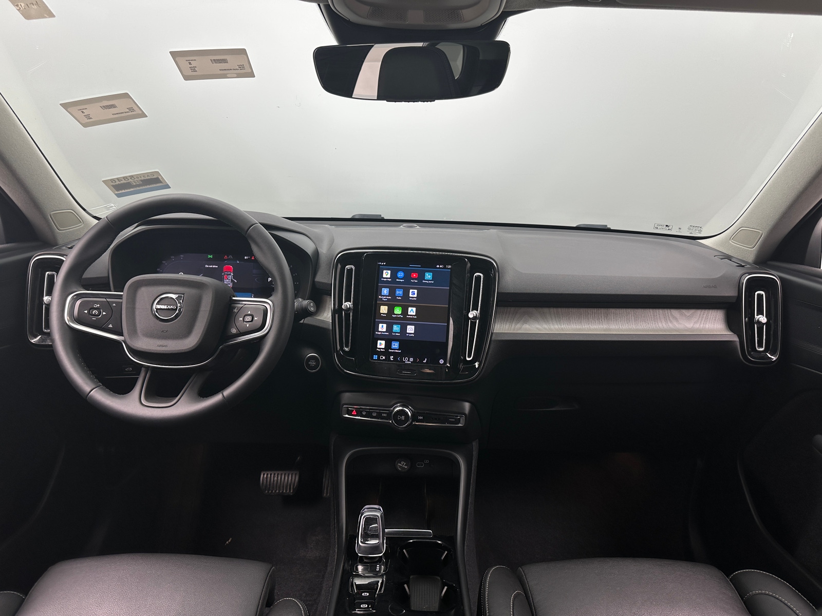 Thumbnail: 2024 Volvo XC40 - 2