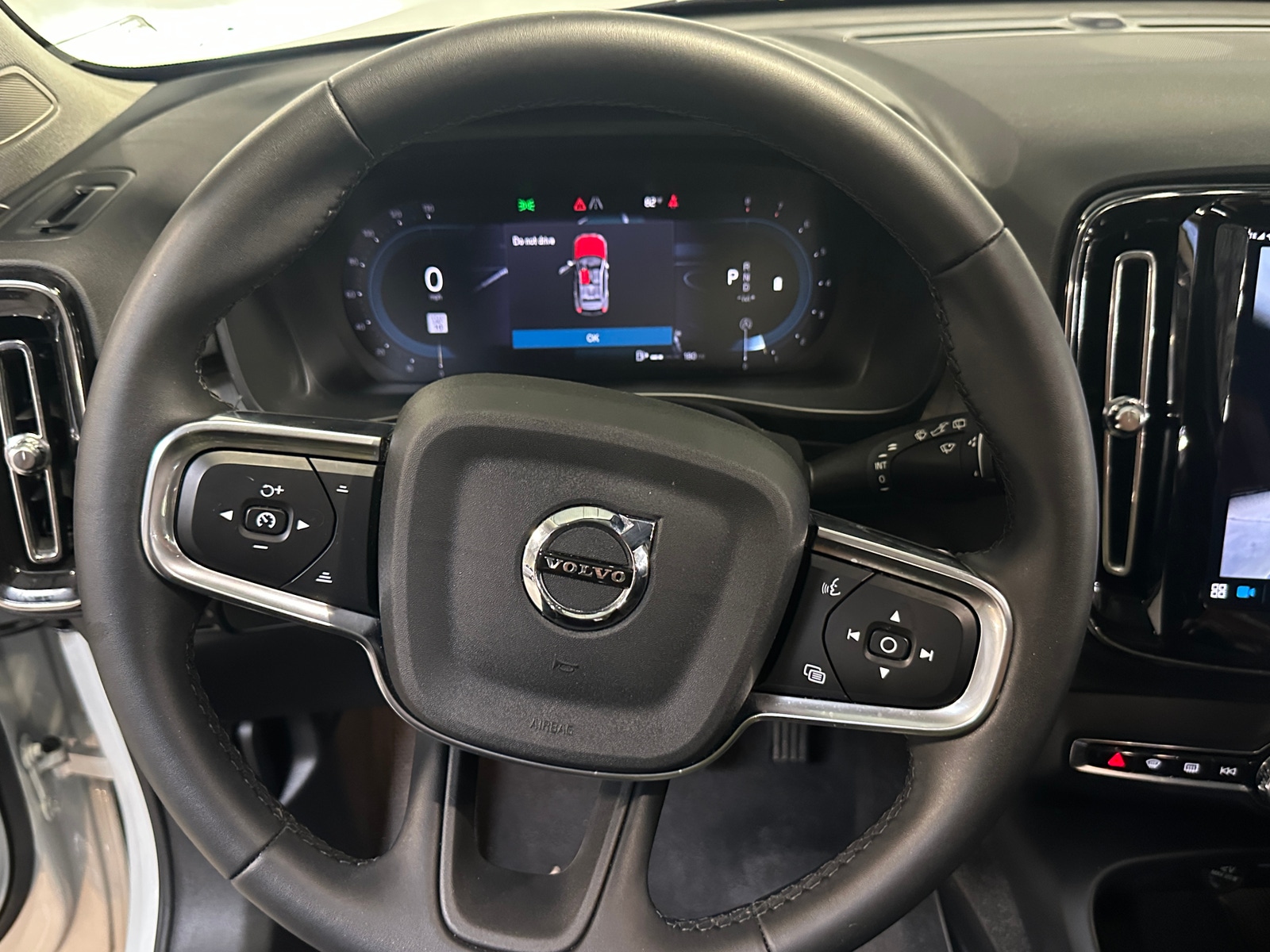 Thumbnail: 2024 Volvo XC40 - 4