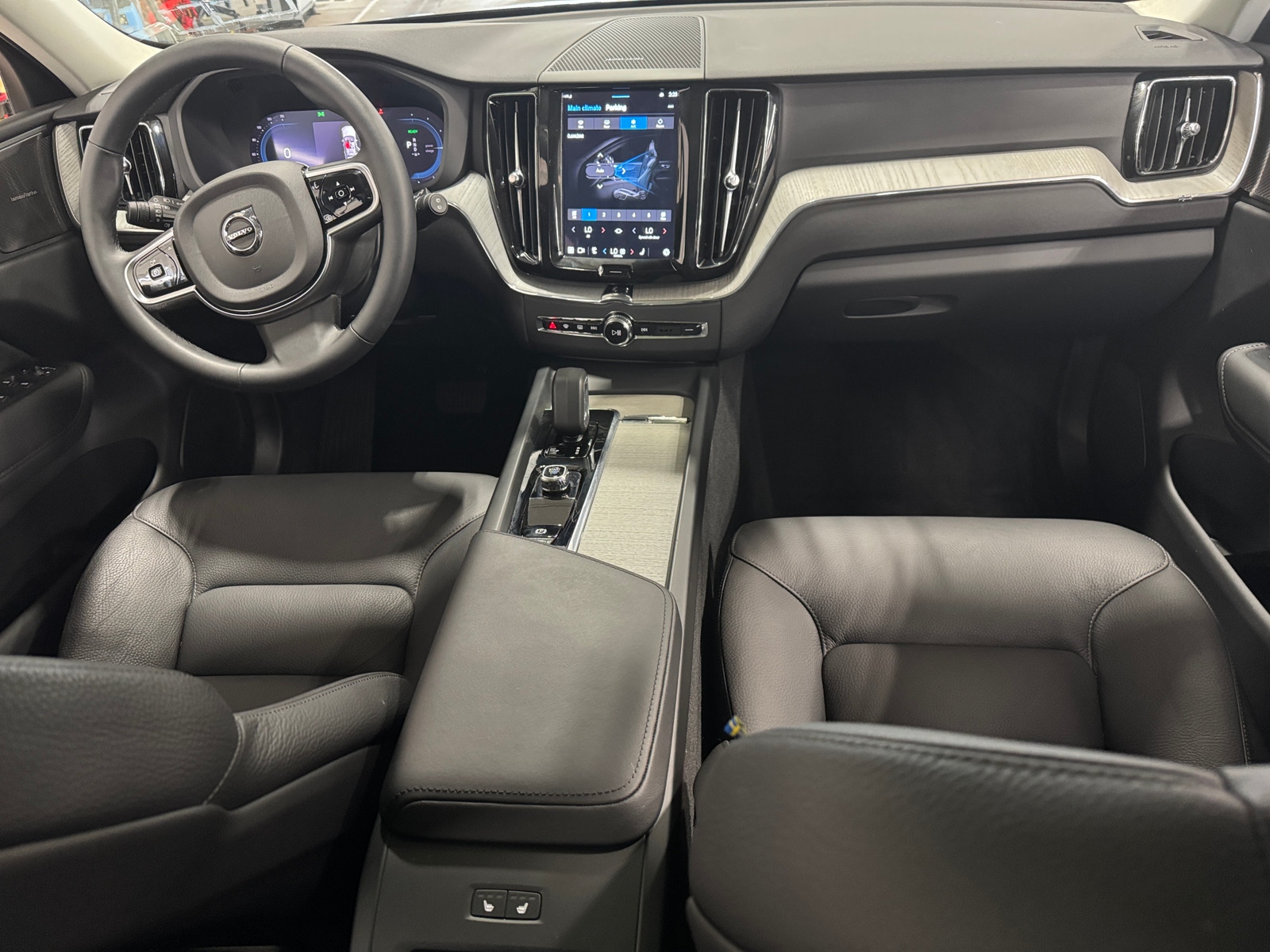 Thumbnail: 2025 Volvo XC60 - 2