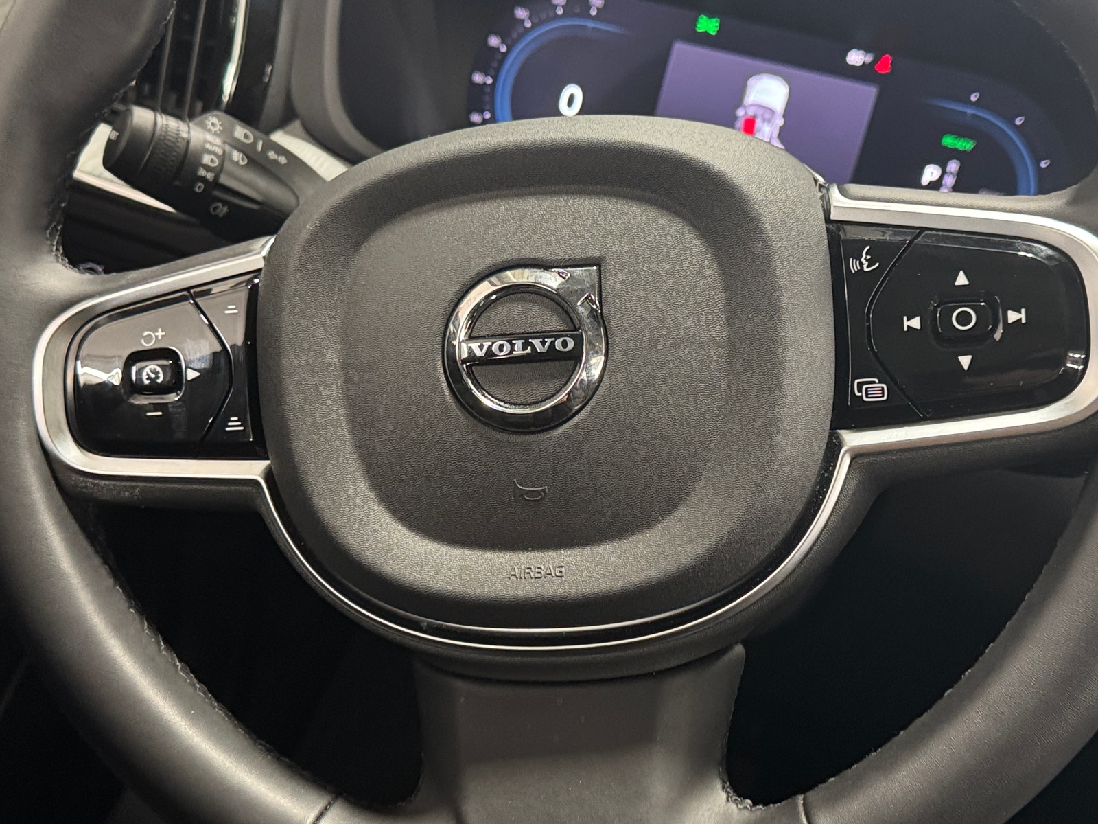 Thumbnail: 2025 Volvo XC60 - 4