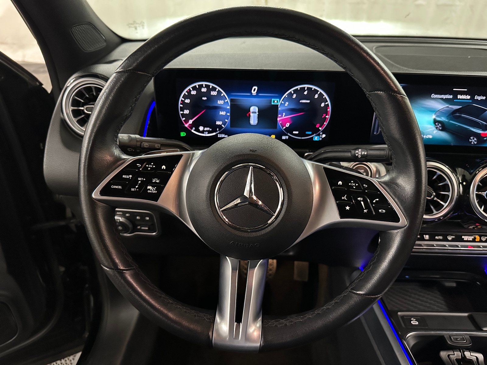 Thumbnail: 2024 Mercedes-Benz GLB - 4