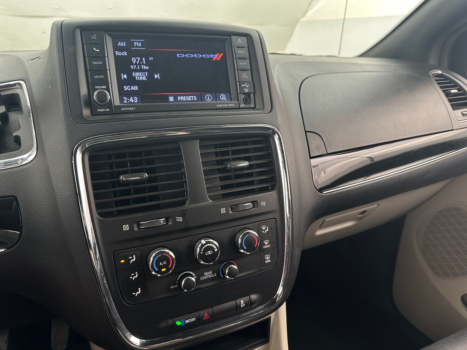 Thumbnail: 2019 Dodge Grand Caravan - 3