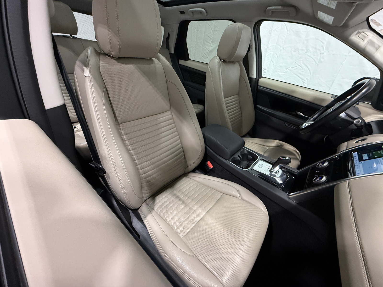 Thumbnail: 2020 Land Rover Discovery Sport - 2