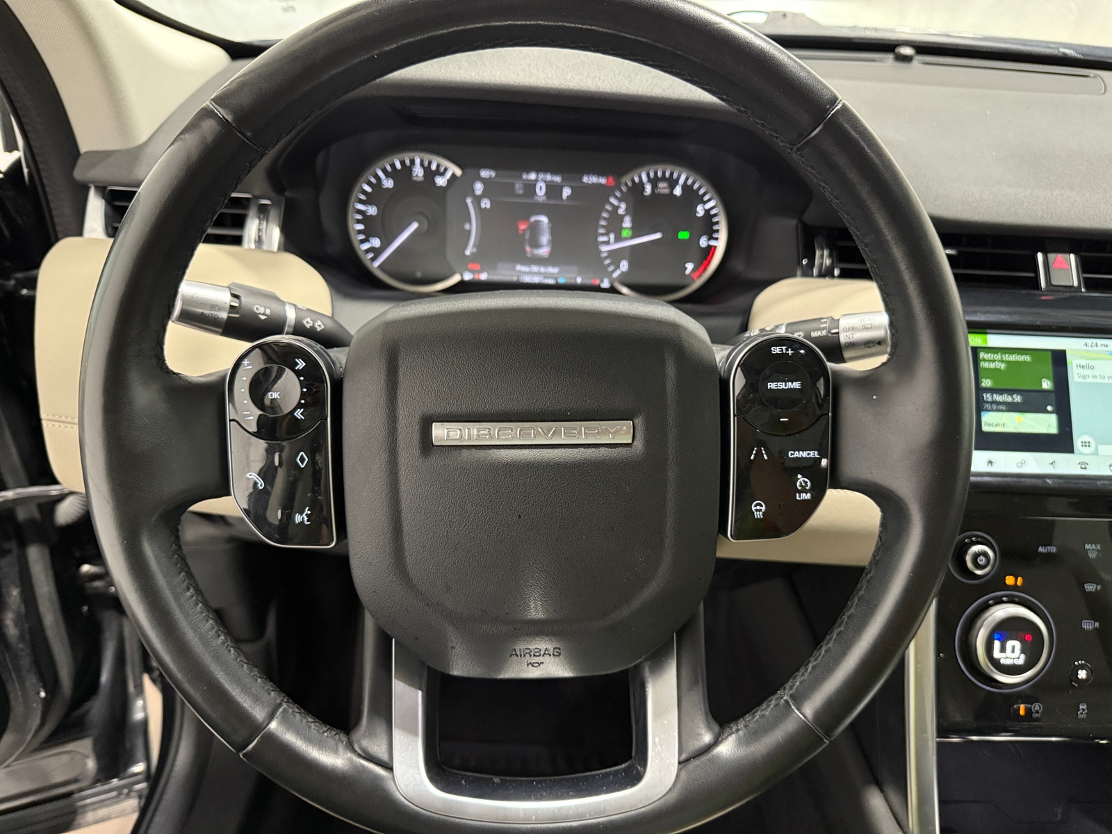 Thumbnail: 2020 Land Rover Discovery Sport - 5