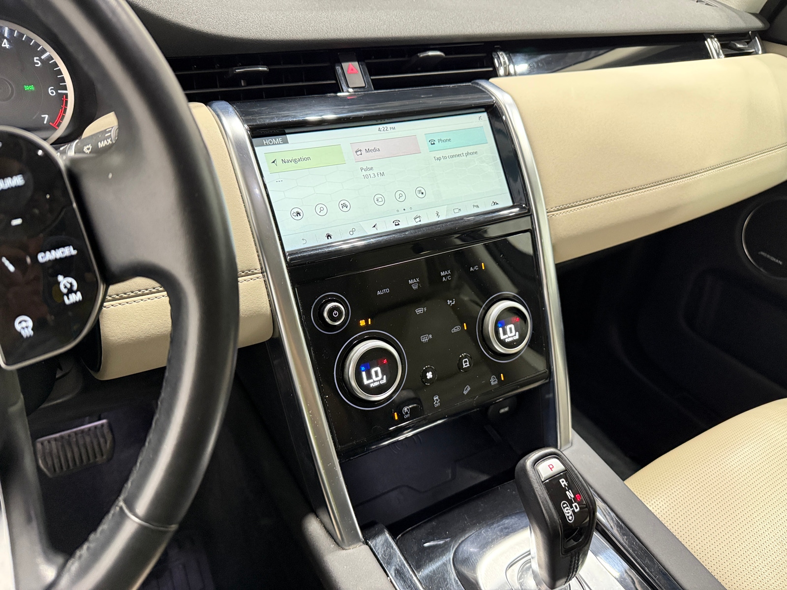Thumbnail: 2020 Land Rover Discovery Sport - 4