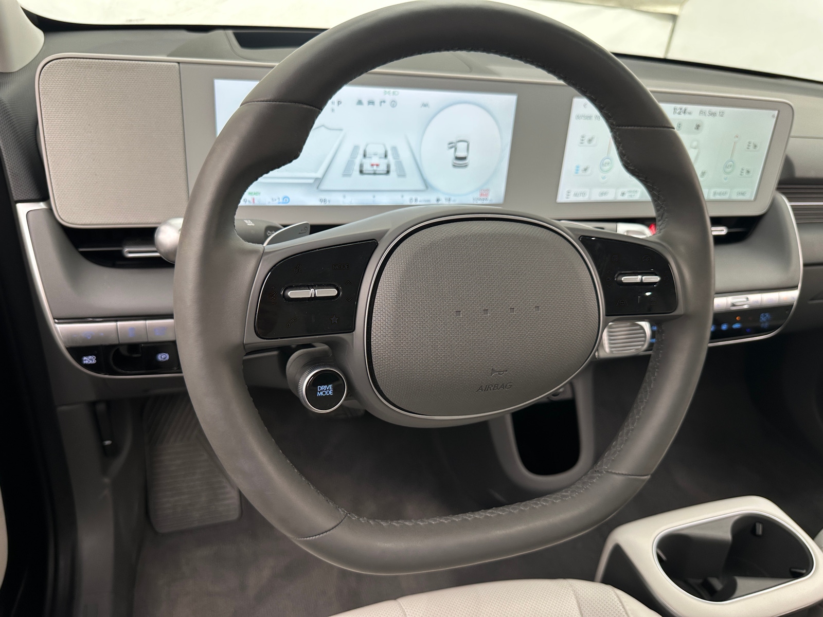 Thumbnail: 2023 Hyundai Ioniq 5 - 4