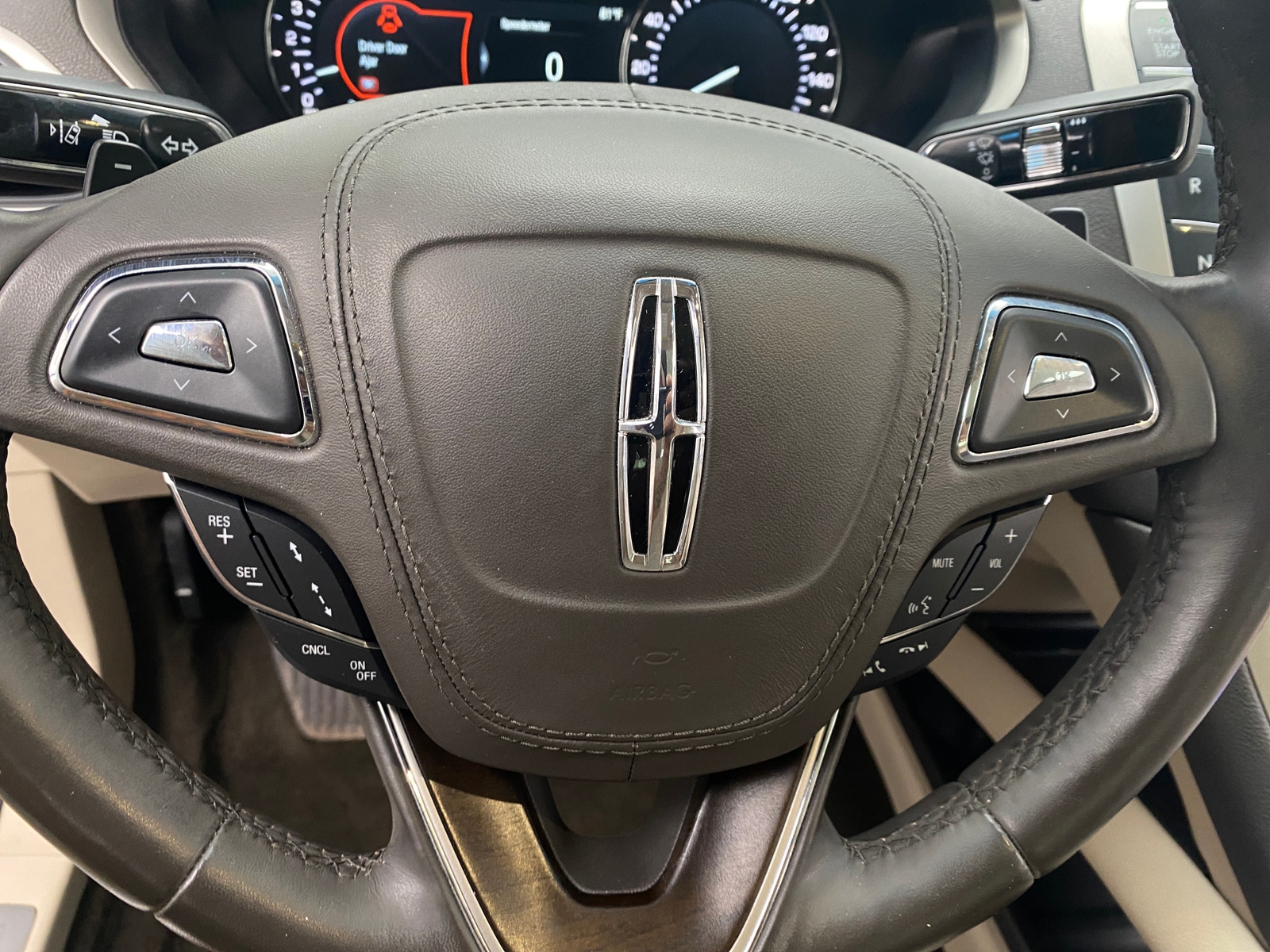 Thumbnail: 2020 Lincoln MKZ - 4