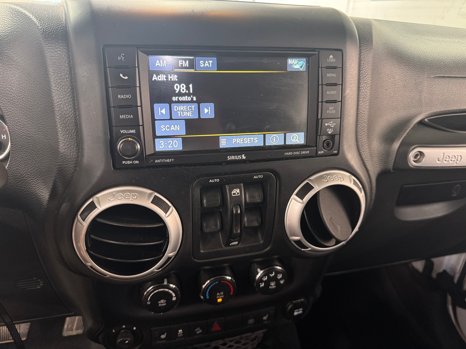 Thumbnail: 2014 Jeep Wrangler - 3