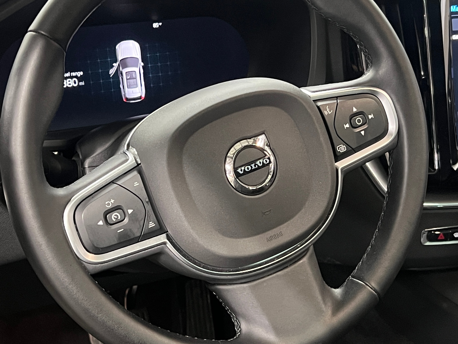 Thumbnail: 2025 Volvo XC60 - 4