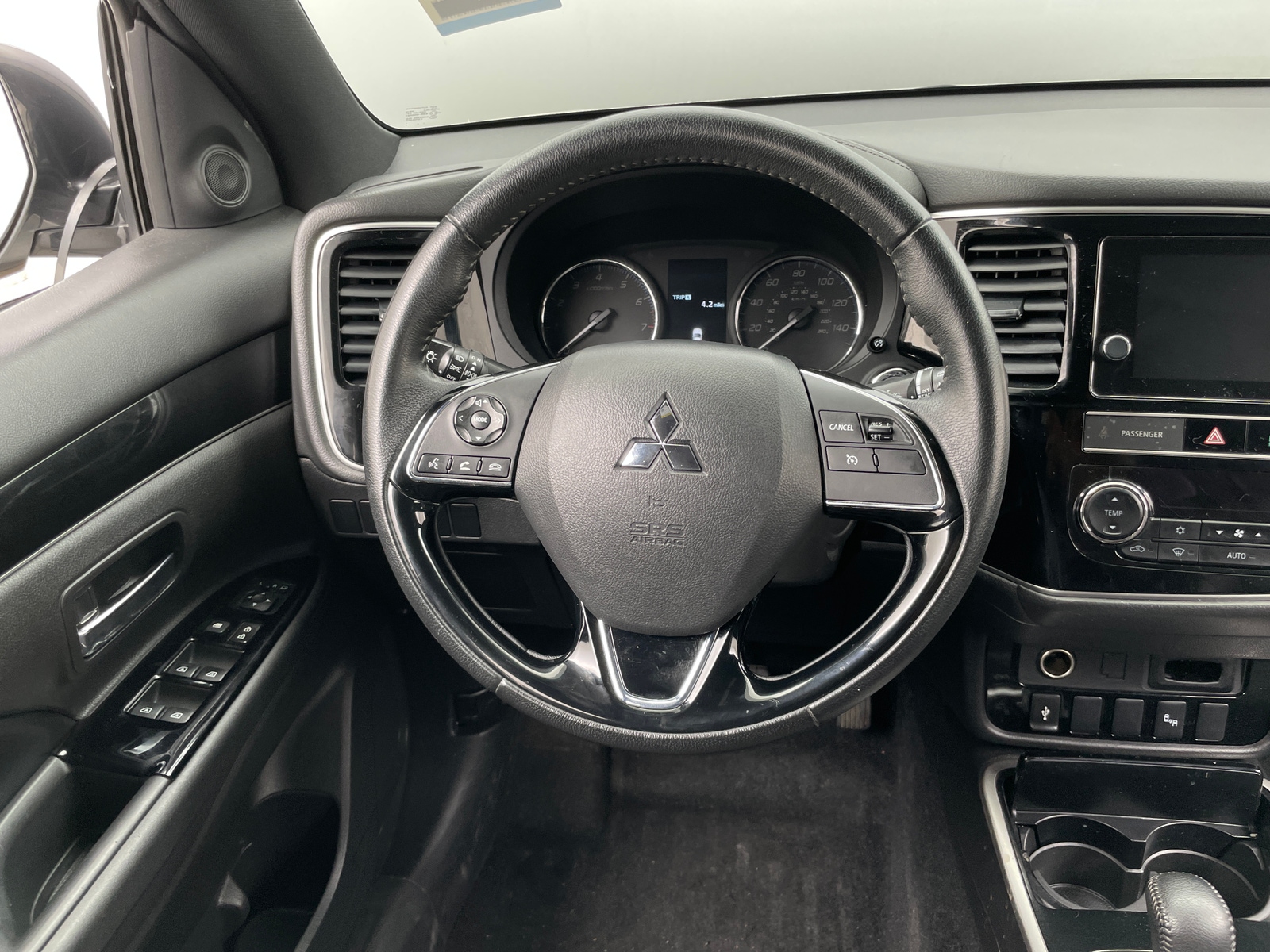Thumbnail: 2019 Mitsubishi Outlander - 5