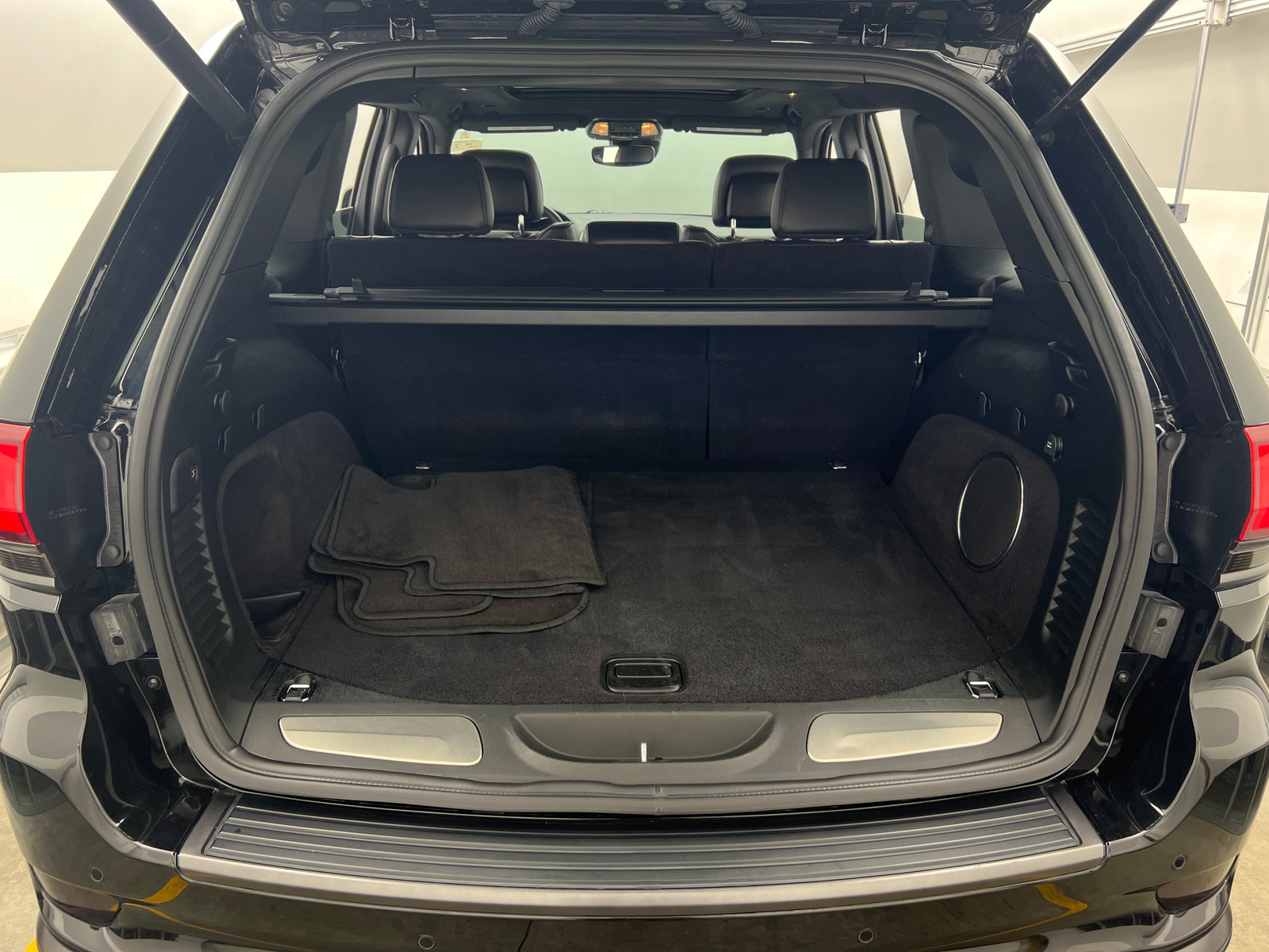 Thumbnail: 2018 Jeep Grand Cherokee - 6