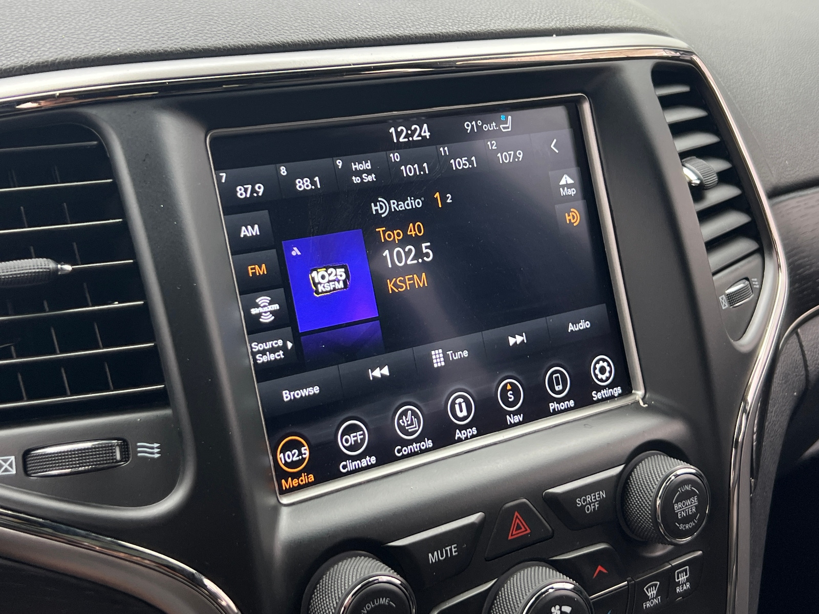 Thumbnail: 2018 Jeep Grand Cherokee - 3