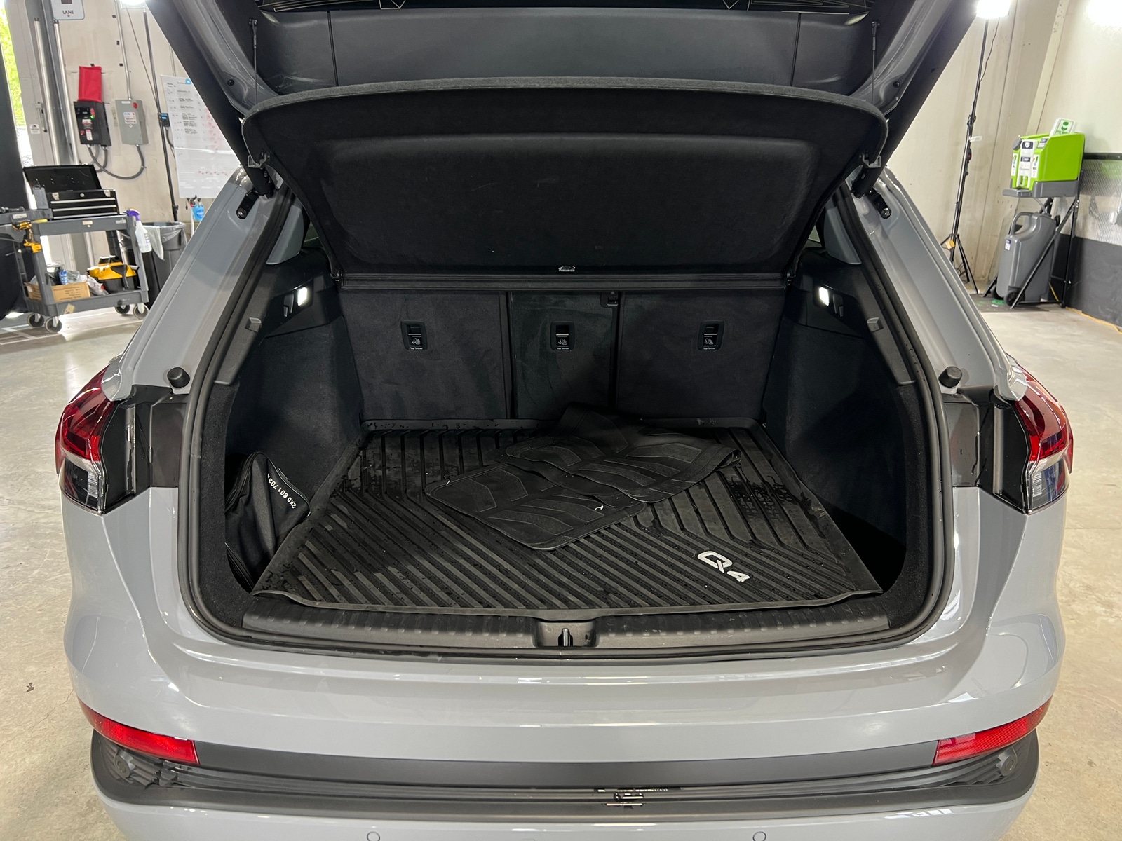 Thumbnail: 2023 Audi Q4 e-tron - 6