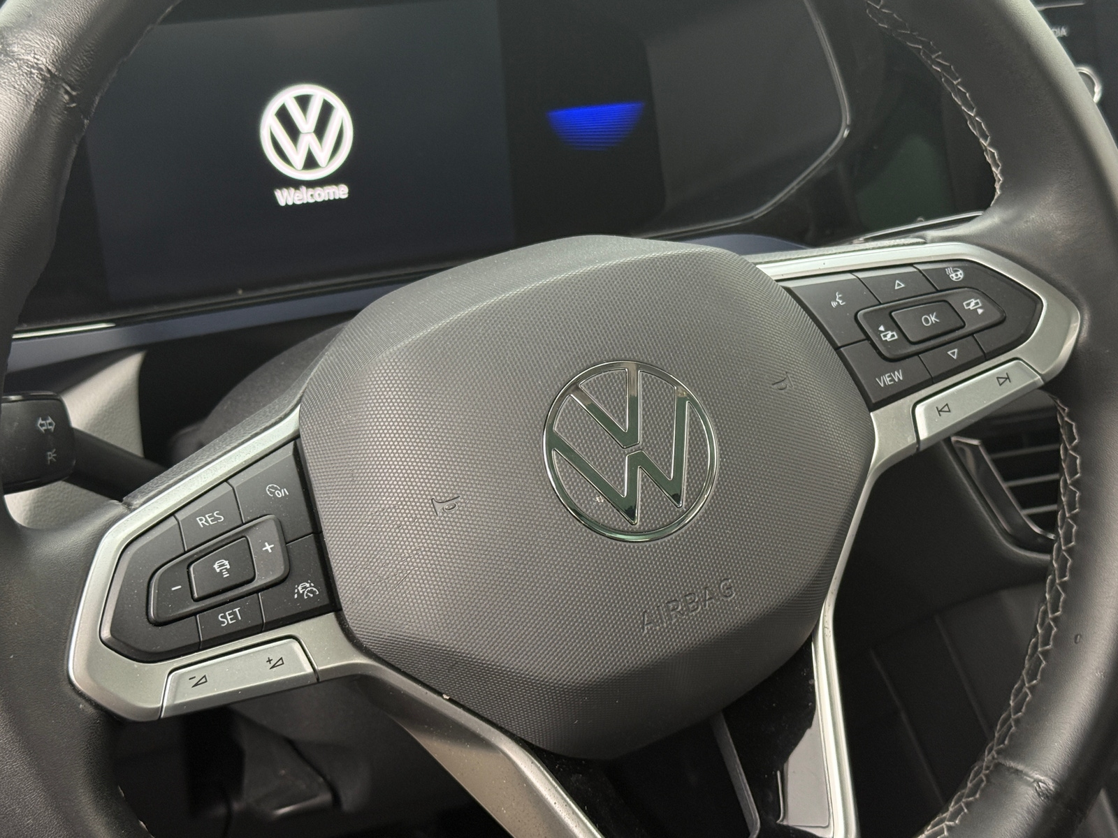 Thumbnail: 2022 Volkswagen Taos - 4