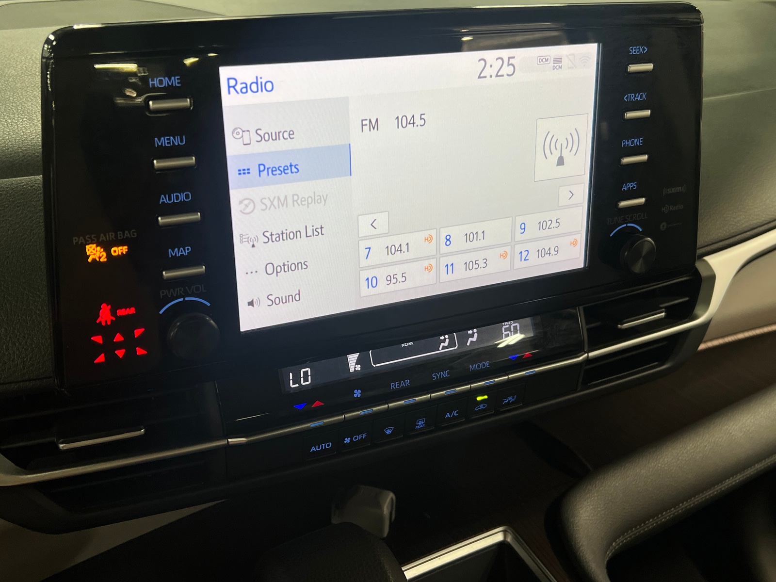 Thumbnail: 2022 Toyota Sienna - 3