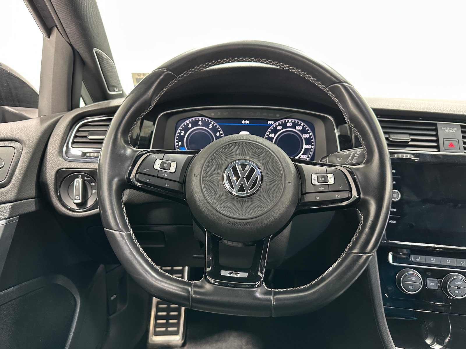 Thumbnail: 2019 Volkswagen Golf - 4