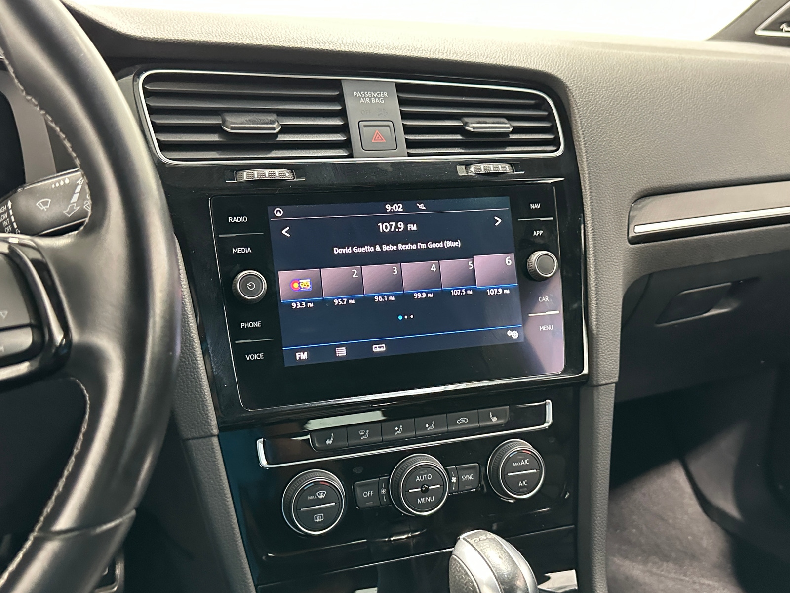 Thumbnail: 2019 Volkswagen Golf - 3