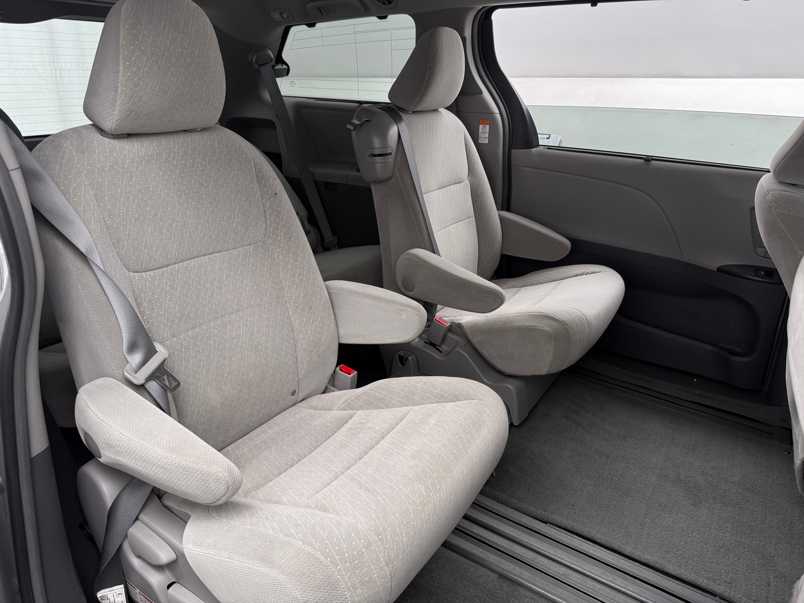 Thumbnail: 2017 Toyota Sienna - 6