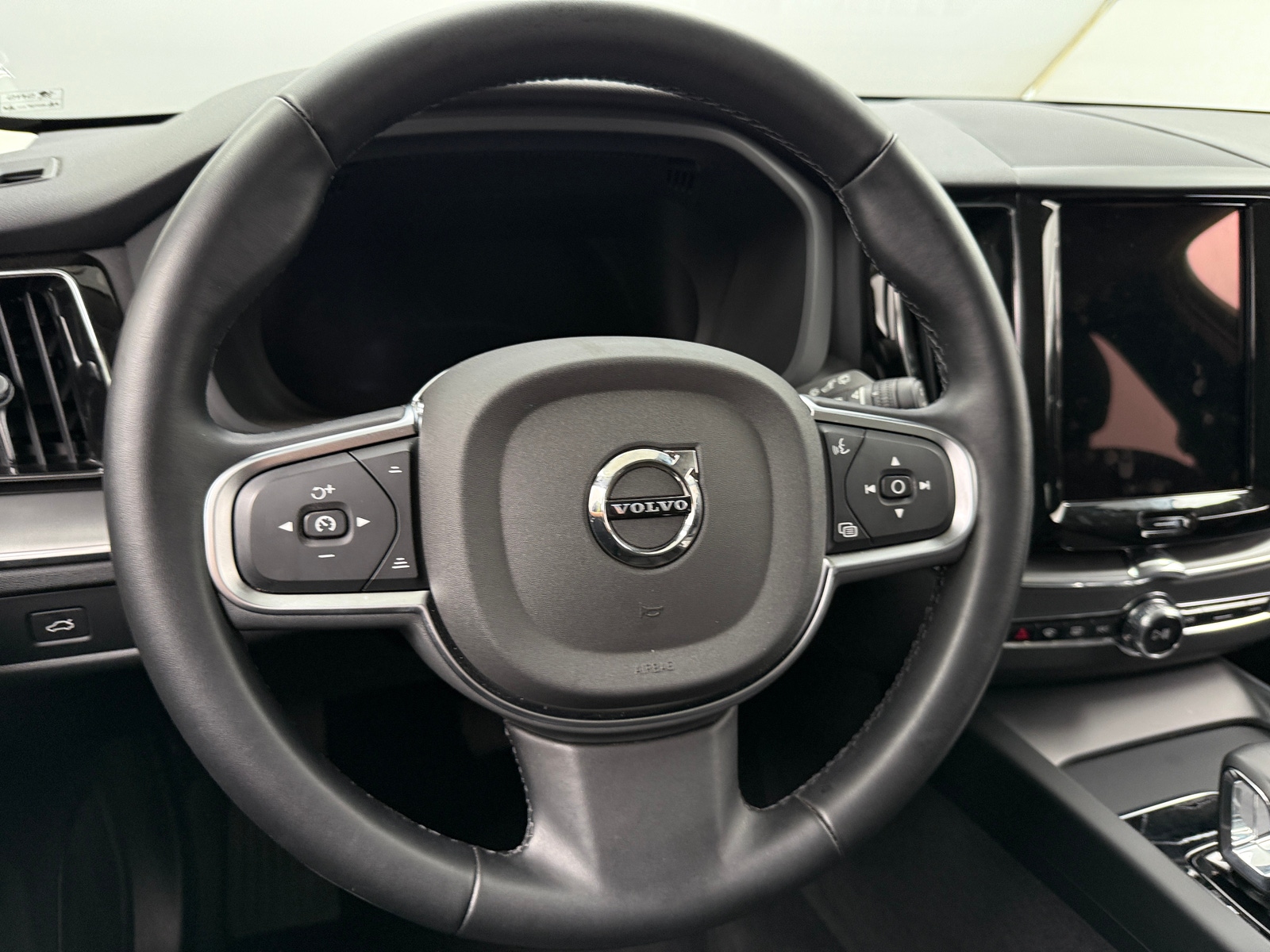 Thumbnail: 2025 Volvo XC60 - 5