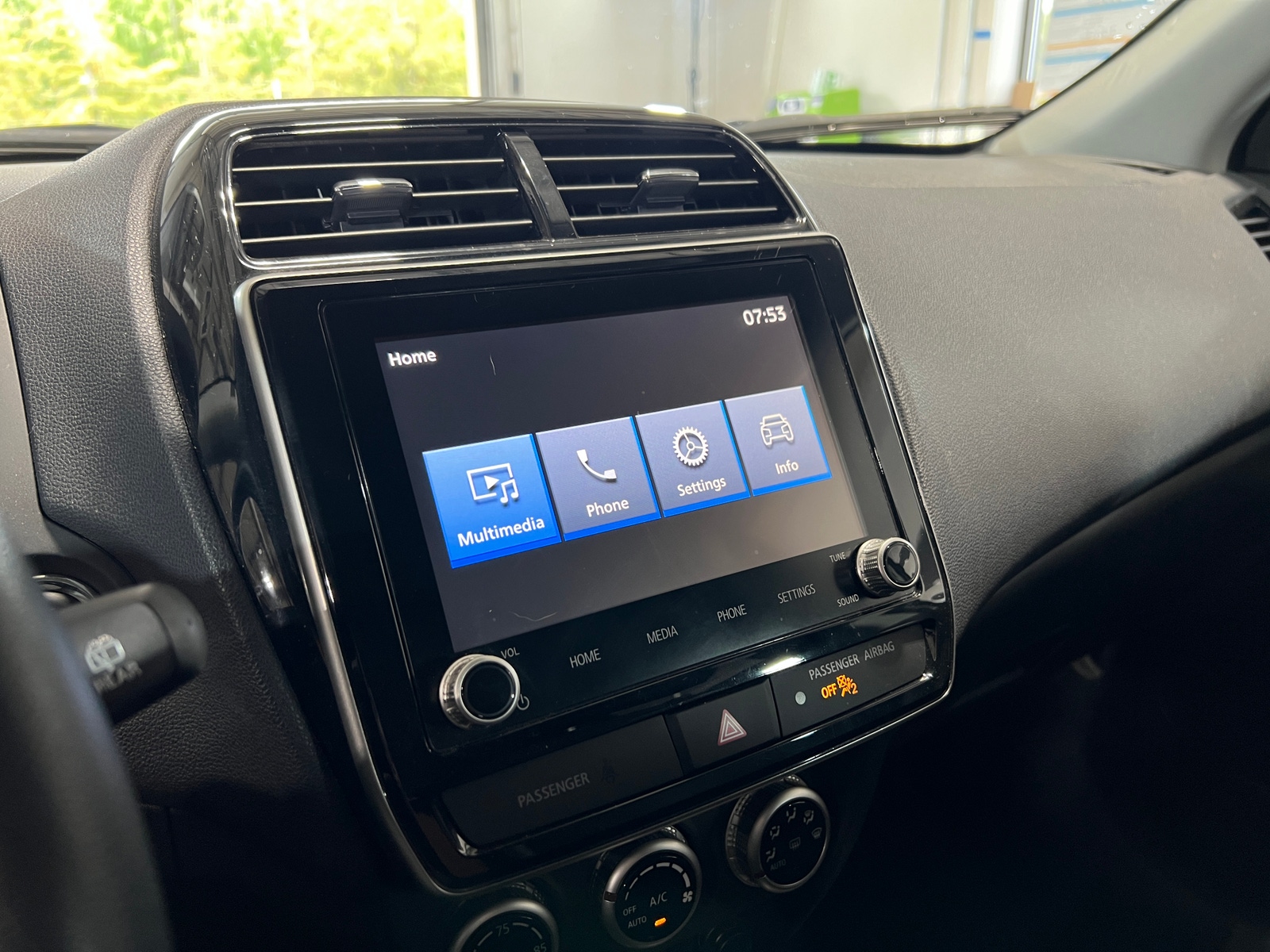Thumbnail: 2024 Mitsubishi Outlander Sport - 3