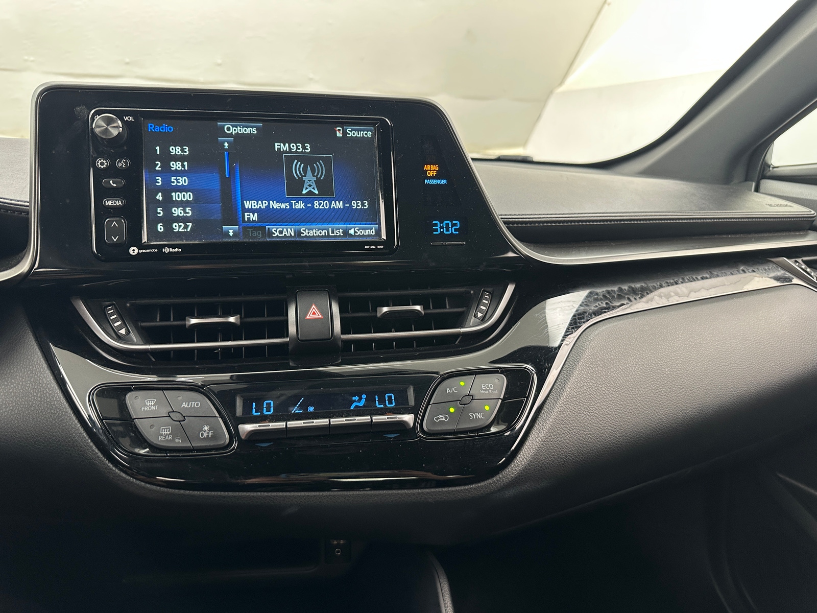 Thumbnail: 2018 Toyota C-HR - 4