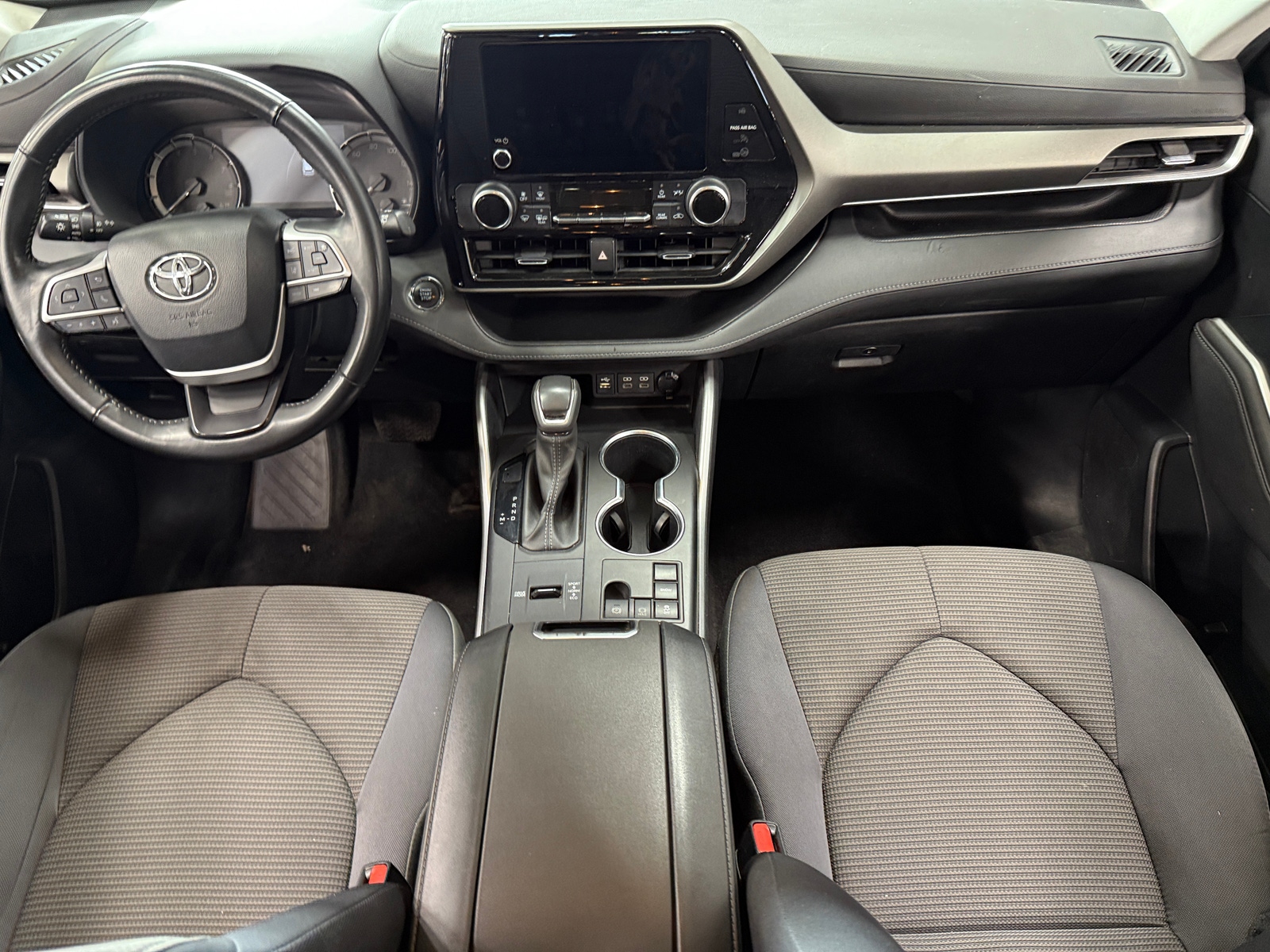Thumbnail: 2023 Toyota Highlander - 3