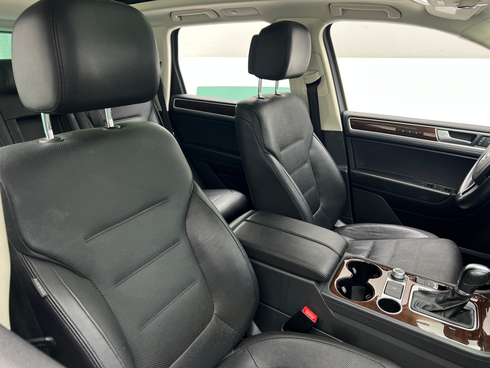 Thumbnail: 2016 Volkswagen Touareg - 2