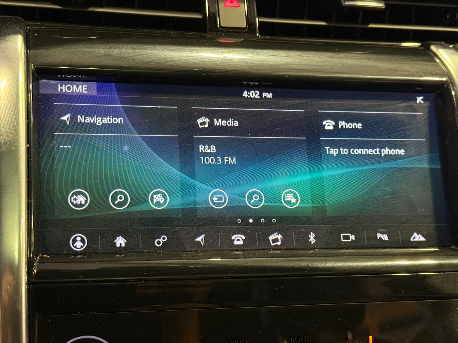 Thumbnail: 2020 Land Rover Discovery Sport - 3