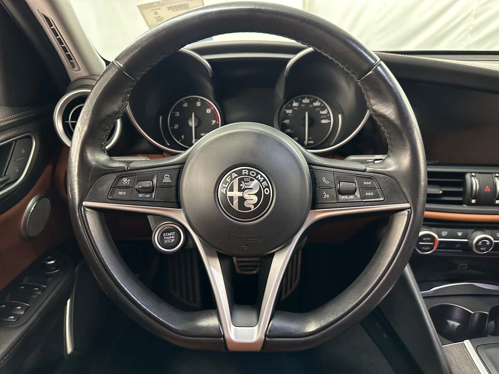 Thumbnail: 2018 Alfa Romeo Giulia - 4