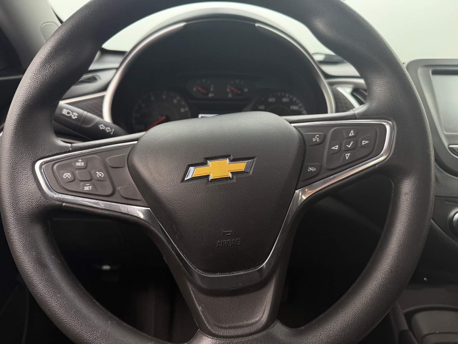 Thumbnail: 2017 Chevrolet Malibu - 5