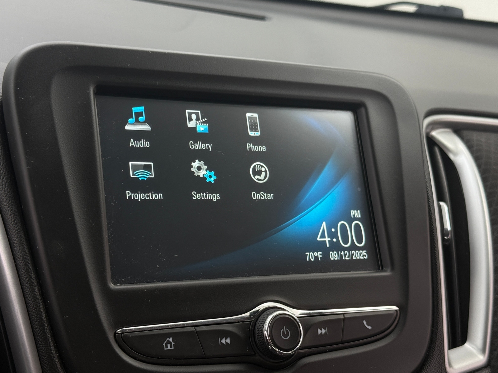 Thumbnail: 2017 Chevrolet Malibu - 4