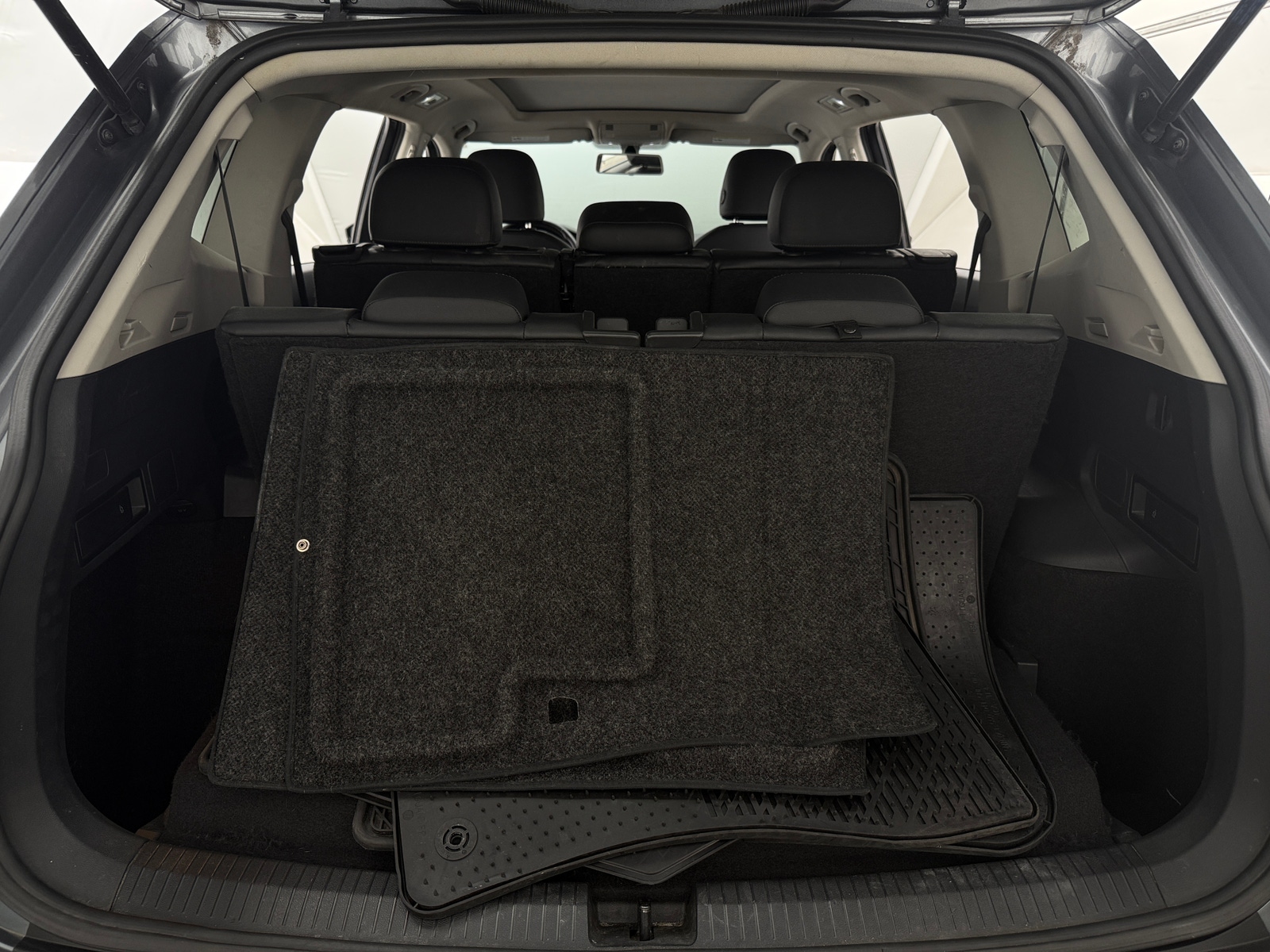 Thumbnail: 2019 Volkswagen Tiguan - 6