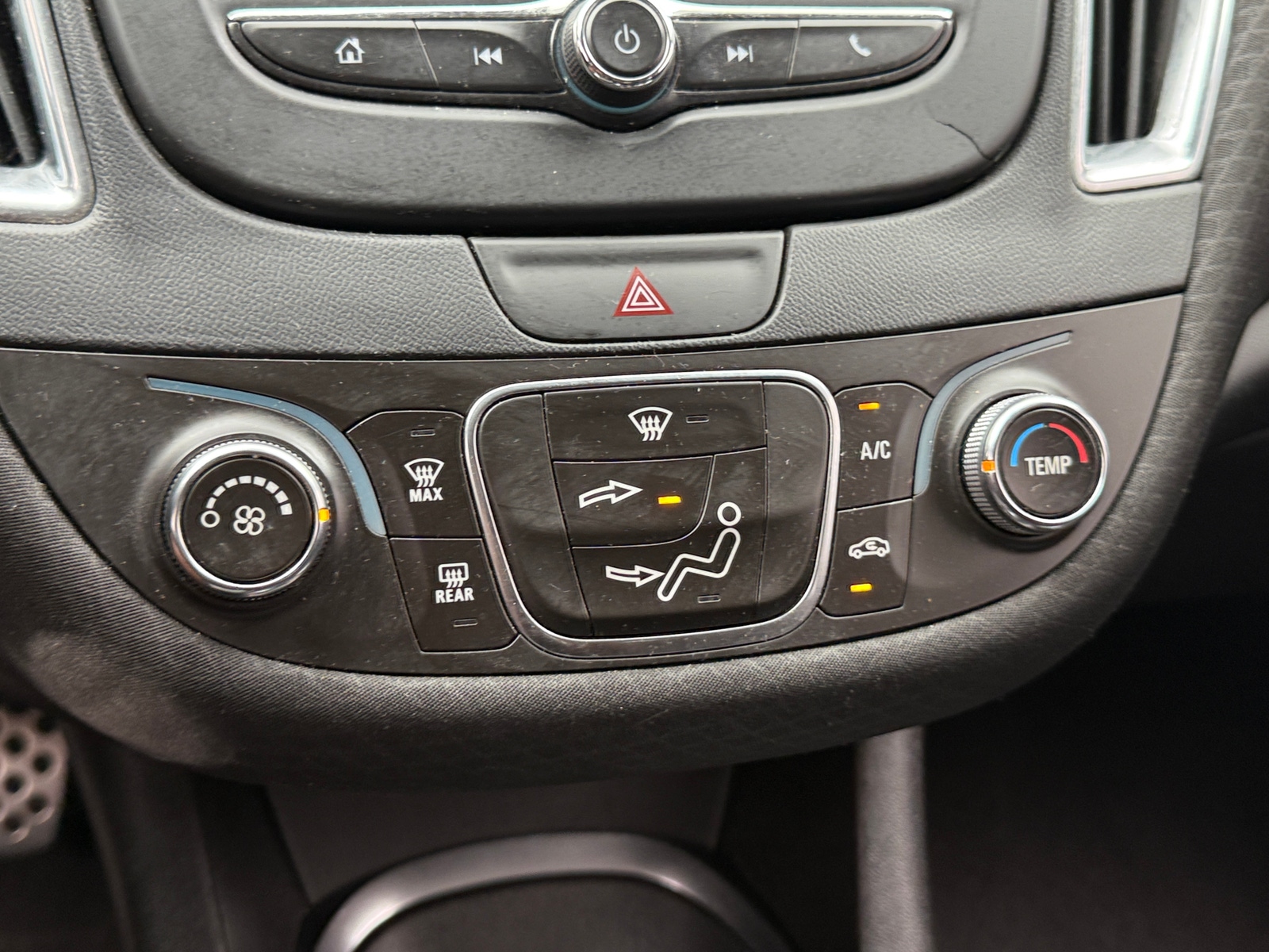 Thumbnail: 2016 Chevrolet Malibu - 4