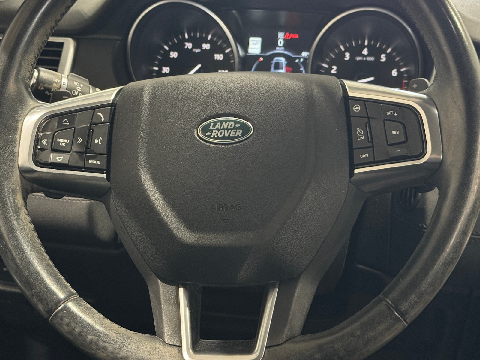 Thumbnail: 2017 Land Rover Discovery Sport - 4