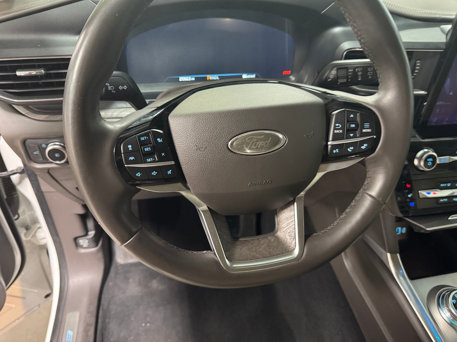 Thumbnail: 2022 Ford Explorer - 4
