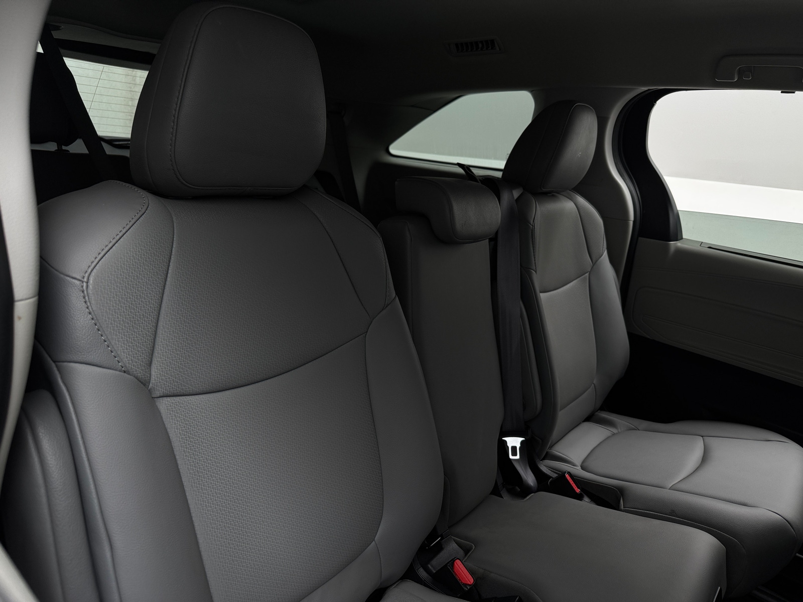 Thumbnail: 2022 Toyota Sienna - 5