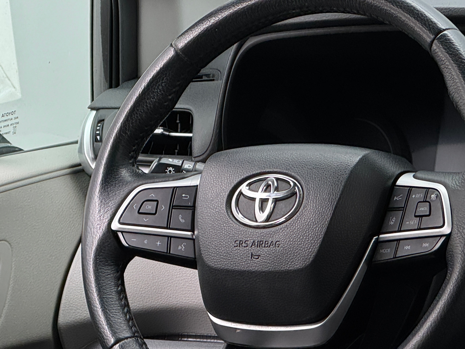 Thumbnail: 2022 Toyota Sienna - 4