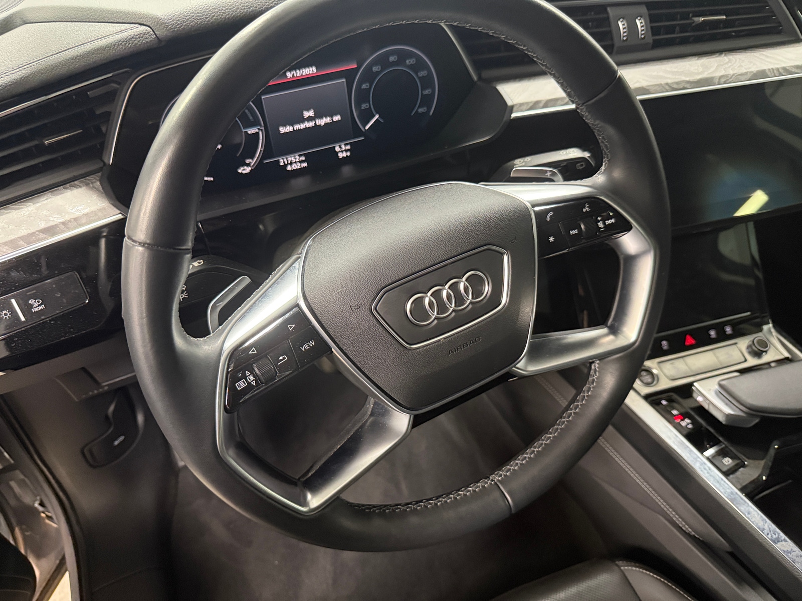 Thumbnail: 2022 Audi e-tron - 4