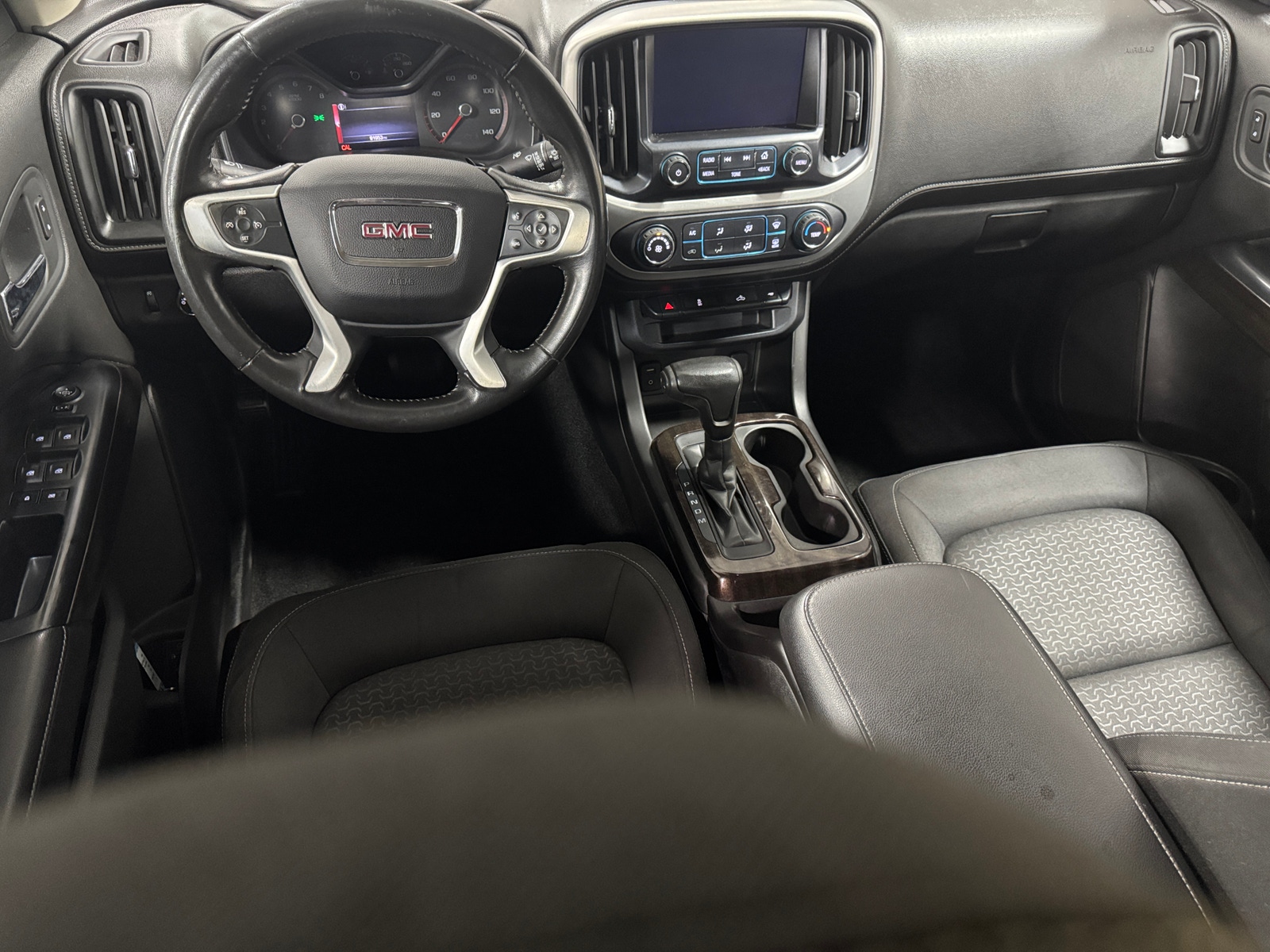Thumbnail: 2015 GMC Canyon - 3