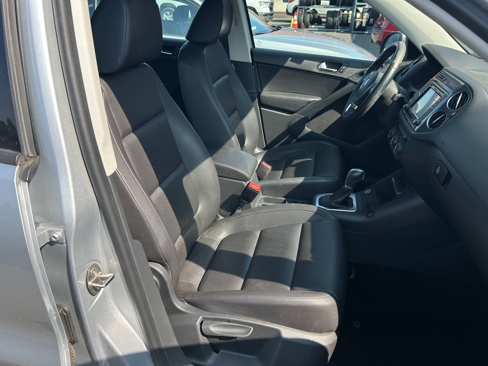 Thumbnail: 2017 Volkswagen Tiguan - 2