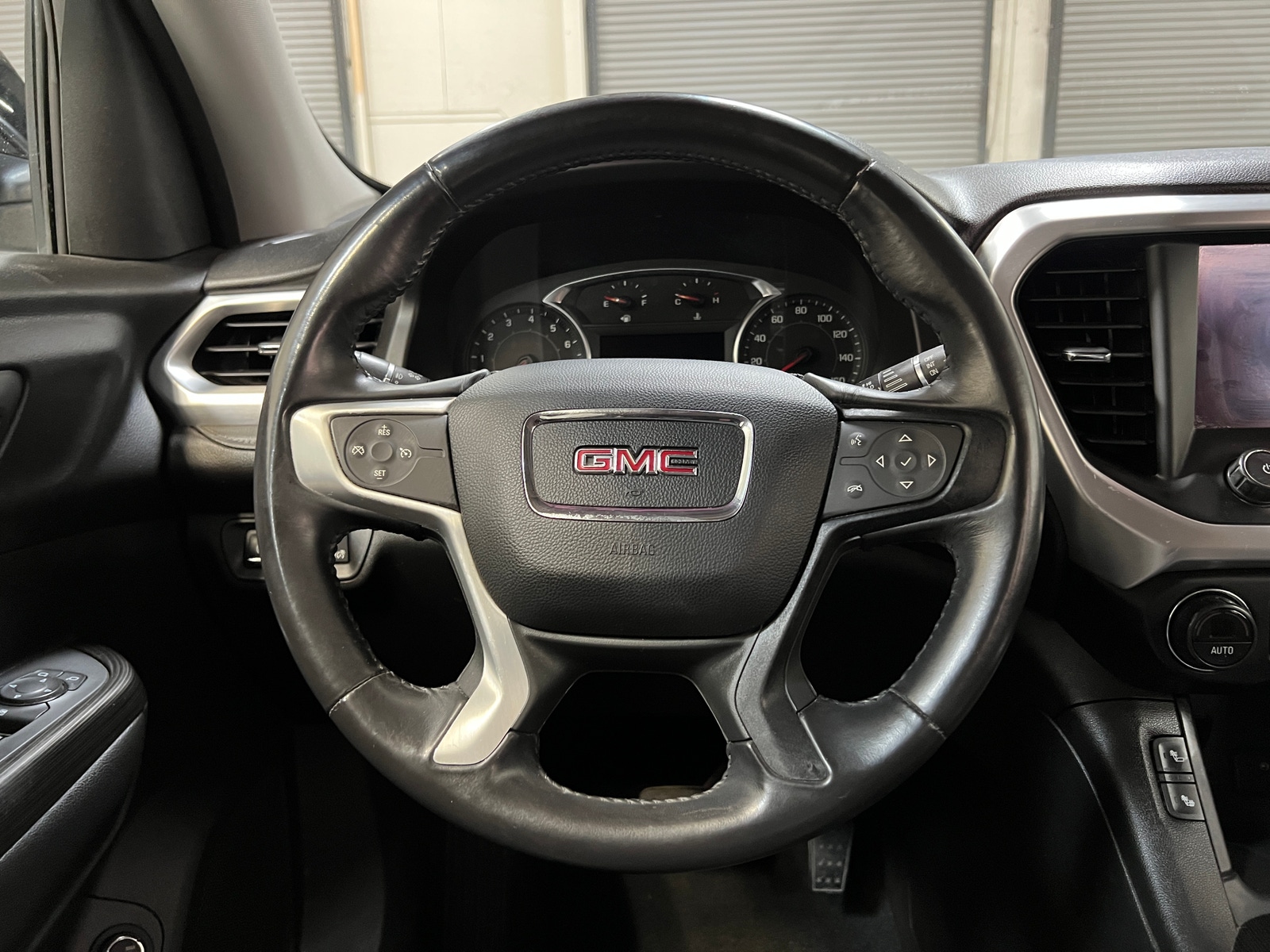 Thumbnail: 2017 GMC Acadia - 4