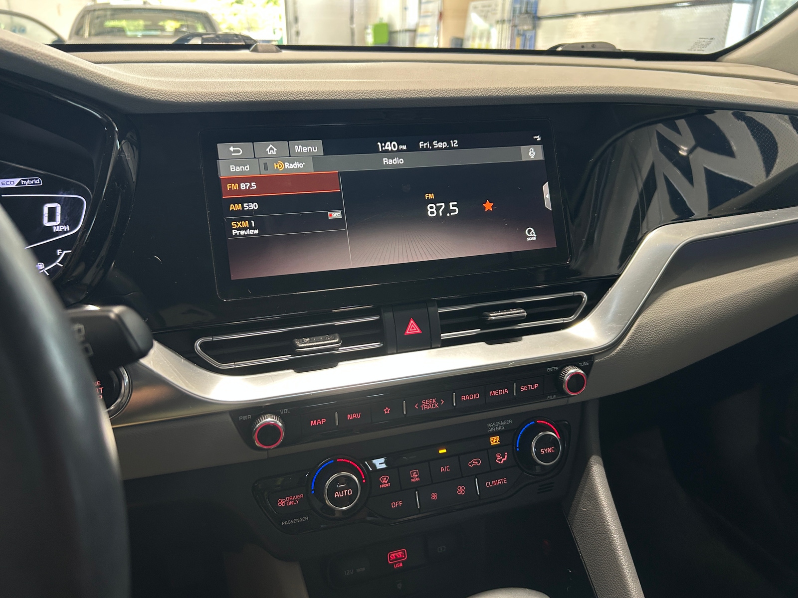 Thumbnail: 2020 Kia Niro - 3