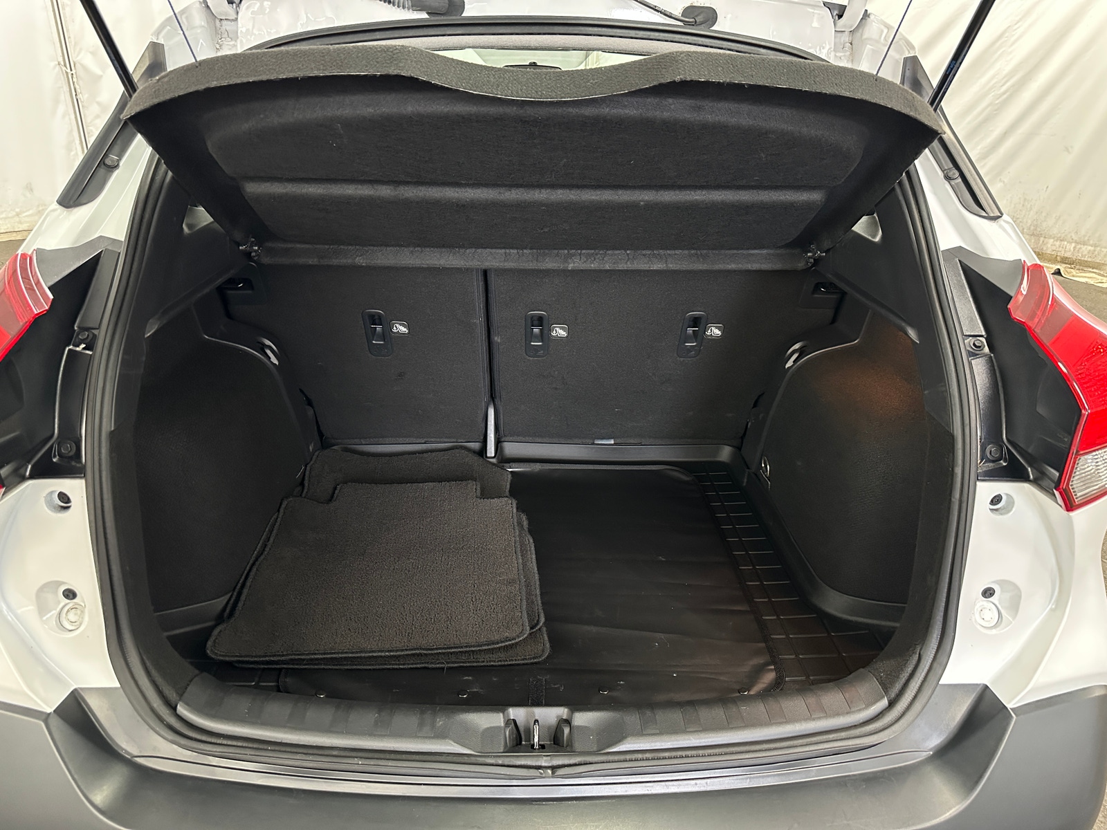 Thumbnail: 2018 Nissan Kicks - 7