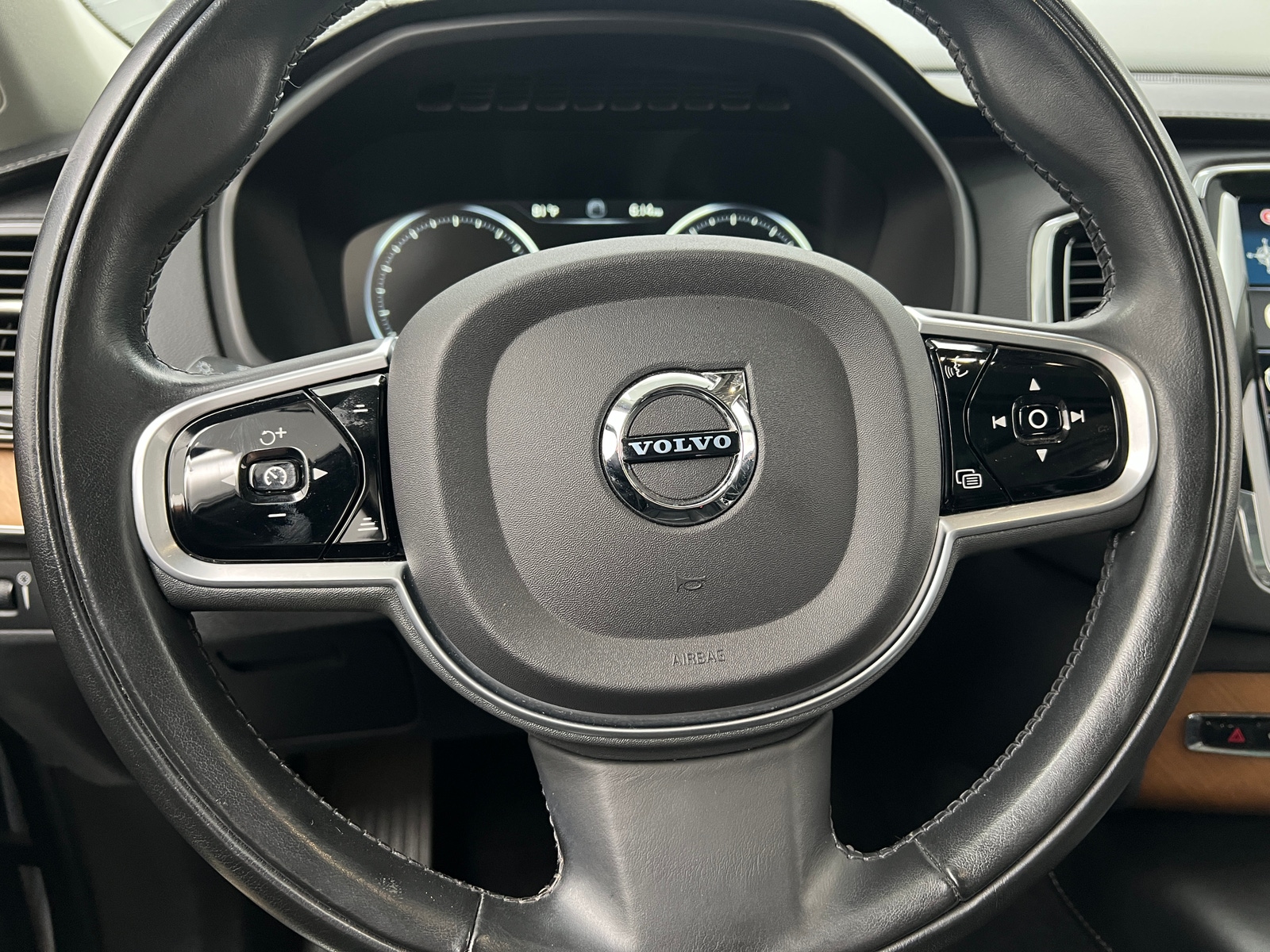 Thumbnail: 2020 Volvo XC90 - 4